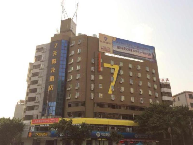 7Days Inn Yunfu Luoding Central Екстер'єр фото