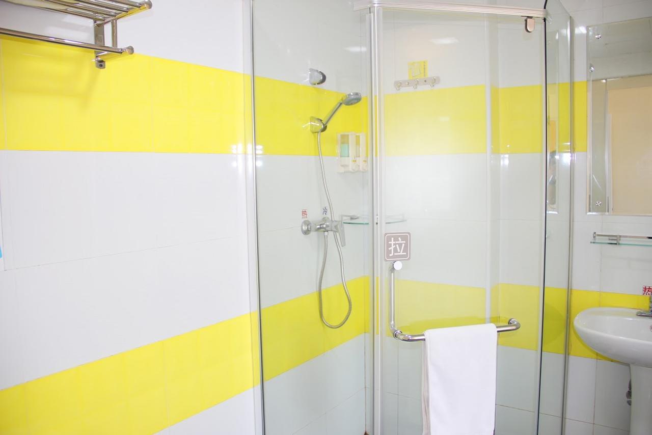 7Days Inn Yunfu Luoding Central Екстер'єр фото